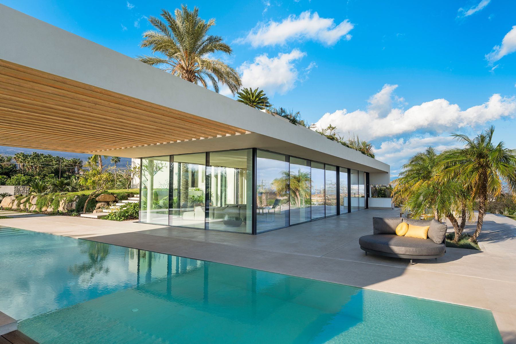 Hermosa villa photo.